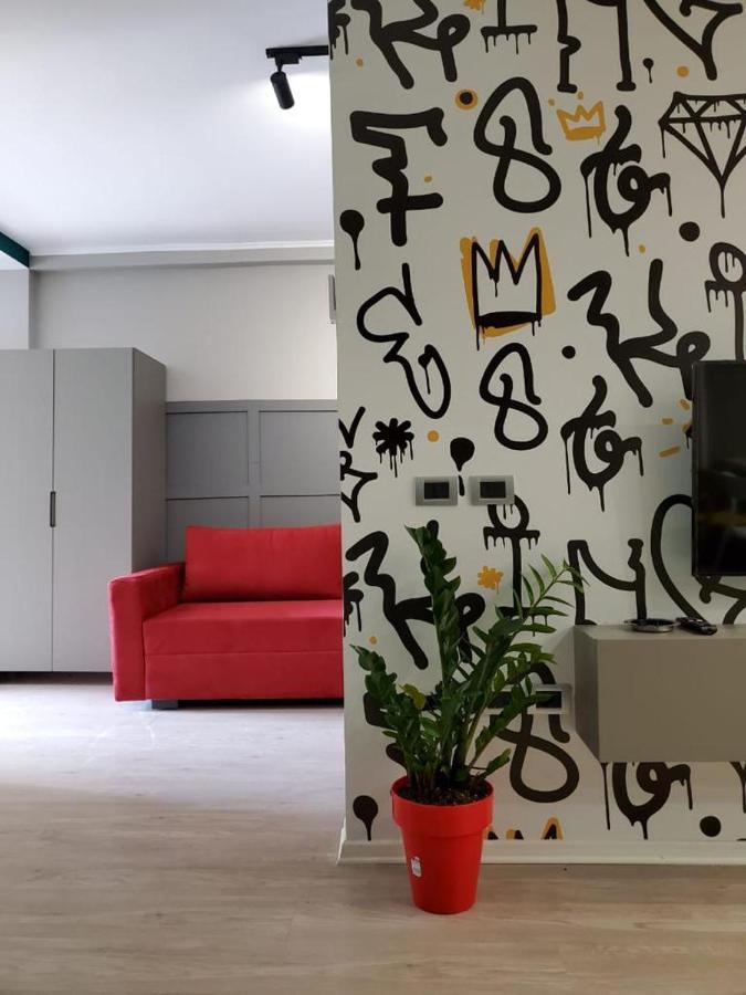 Helga'S Deluxe 3 Apartment Tirana Exterior foto