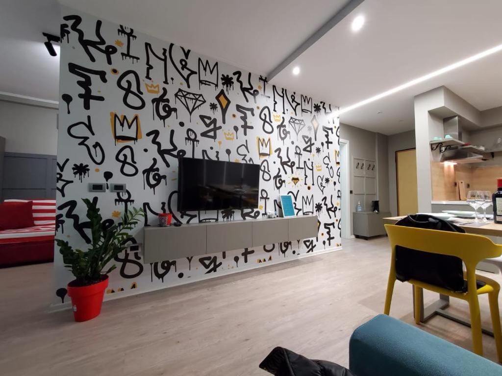 Helga'S Deluxe 3 Apartment Tirana Exterior foto